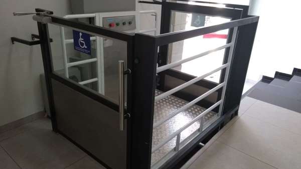 Plataforma de acessibilidade para cadeirantes